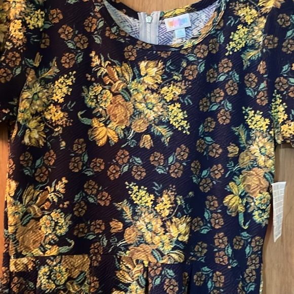 Lula Roe Amelia. - Picture 4 of 5